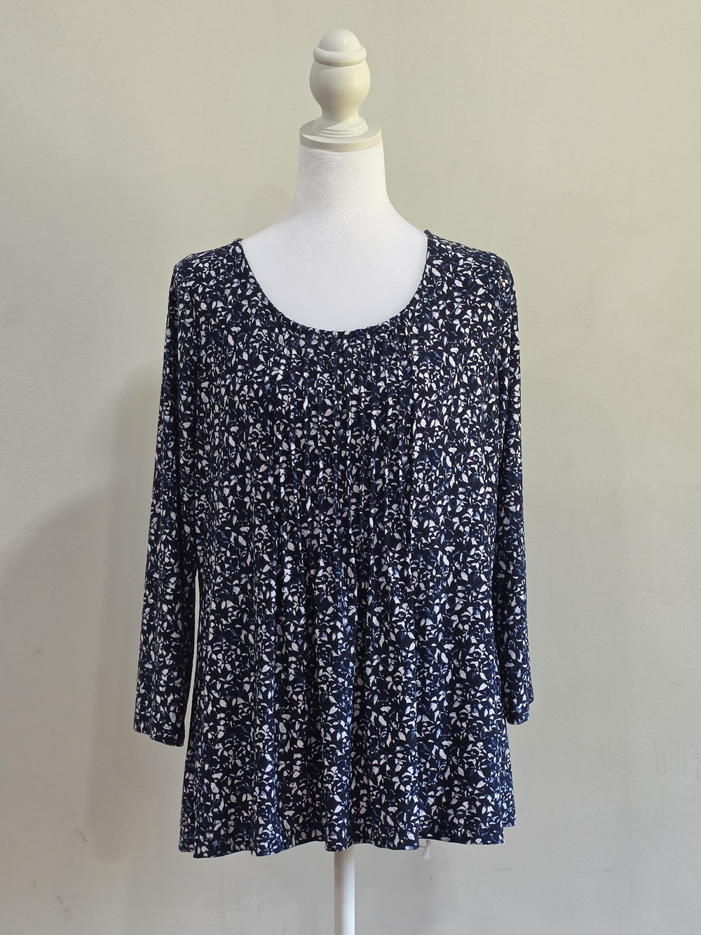 croft & barrow Navy and White Floral Long Sleeve Scoop Neck Top